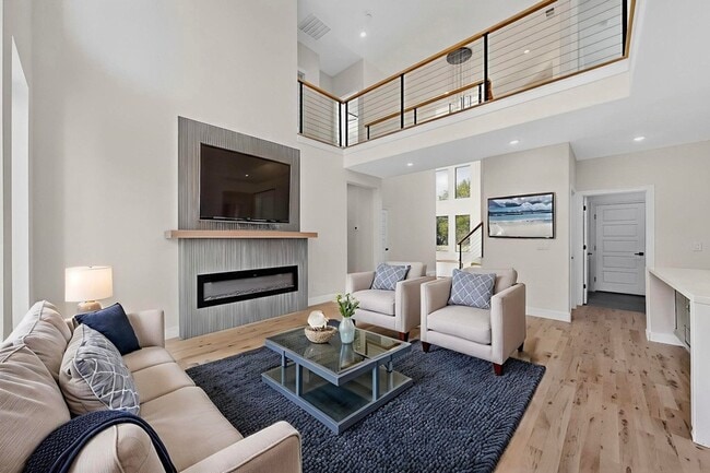 Building Photo - 1840 Highland Dr E