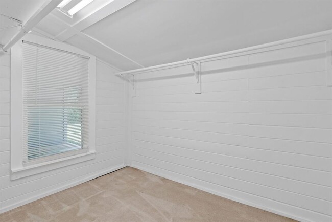 Building Photo - 1671 E Pine Lake Cir