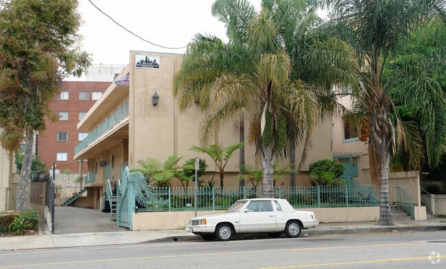 Primary Photo - 13952 Moorpark Ave