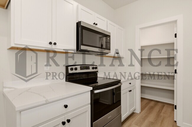 Building Photo - 202 N Gowen St