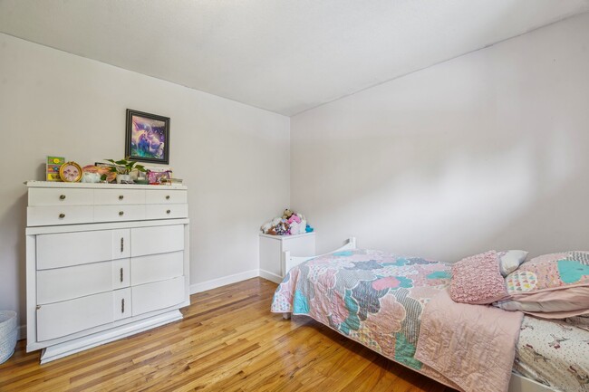 Building Photo - 44 Simsbury Manor Dr