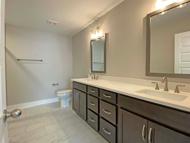 Building Photo - 166 Sango Dr