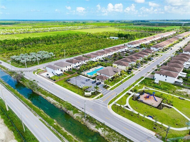 Building Photo - 25532 SW 108th Ave