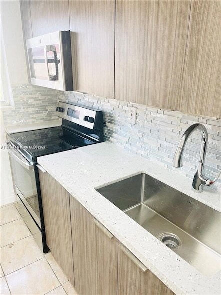 Building Photo - 605 W 68th St
