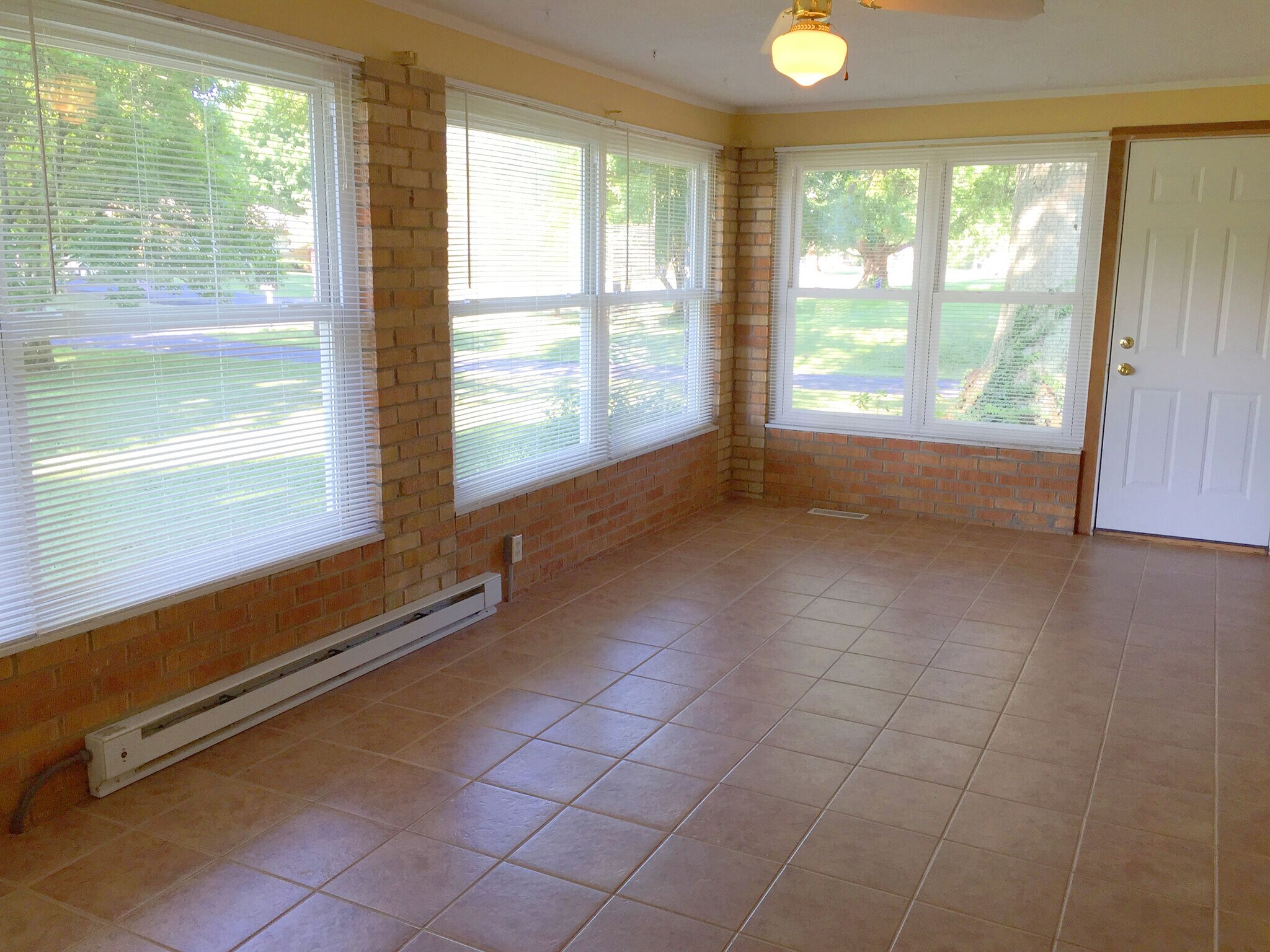 Building Photo - 10678 Bettyray Dr