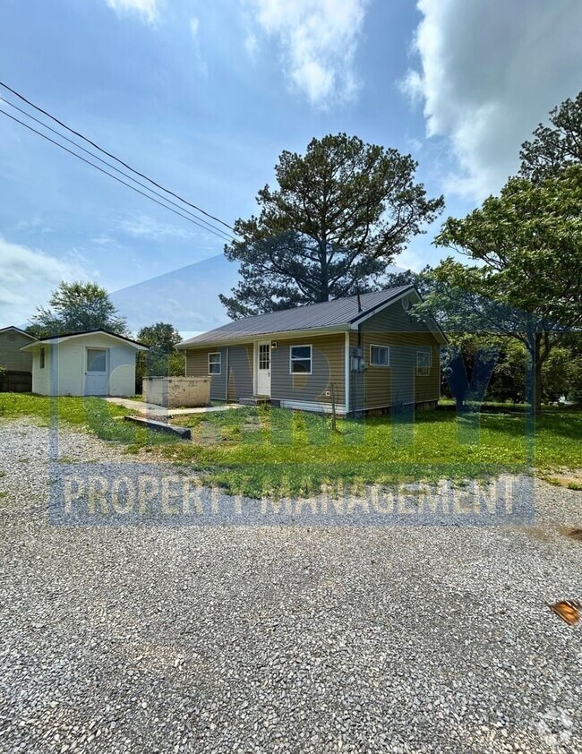 Building Photo - Charming 2-Bedroom Home with Spacious Yard...