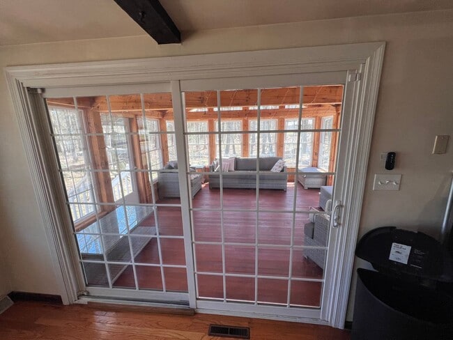 Building Photo - Check out this 3 bedroom 3 bath home for lease