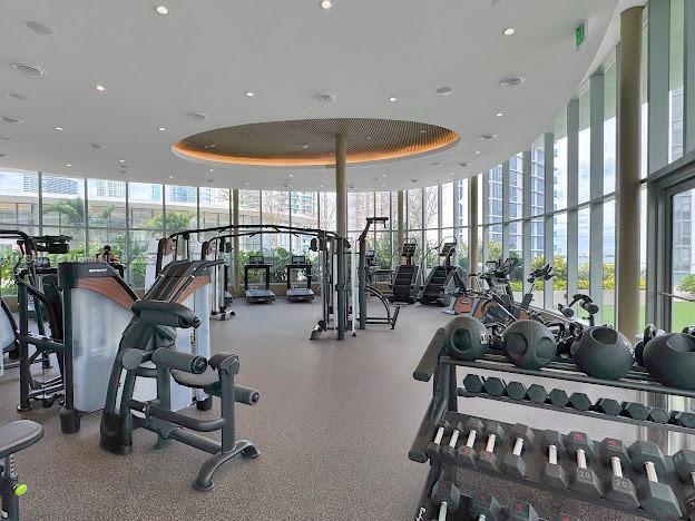 Building Photo - 700 NE 24th St