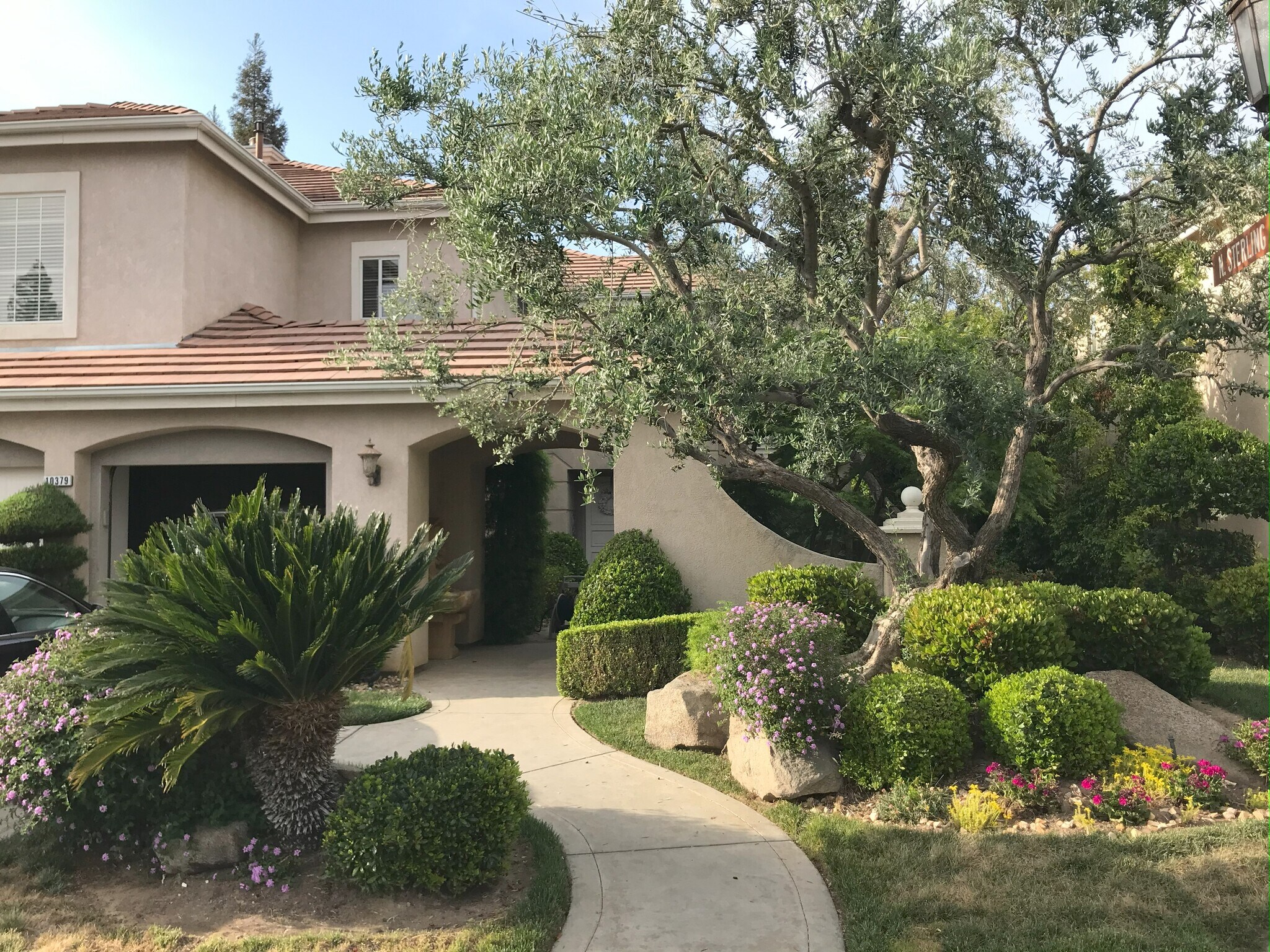 Front Court - 10379 N Pierpont Cir