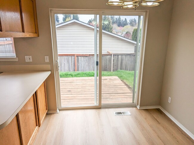 Building Photo - 5124 Skyline Village Loop S