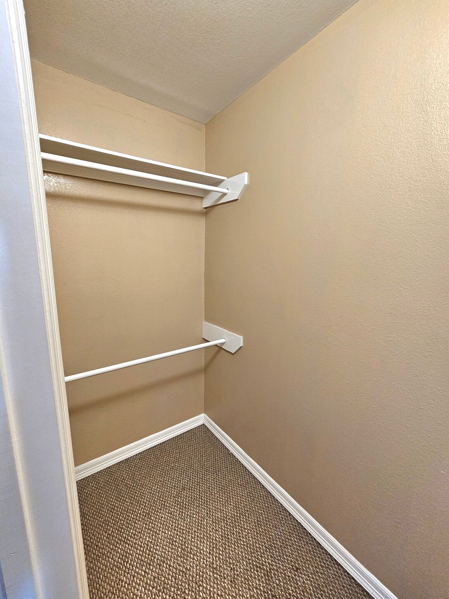 Building Photo - 3013 Treasure Haven Dr