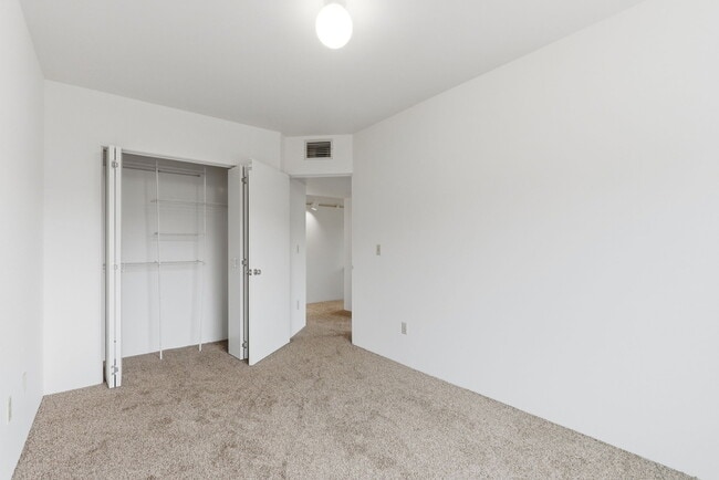 Building Photo - 2275 NW Kearney St