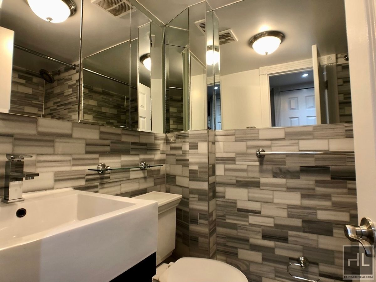 Building Photo - East 7th Street