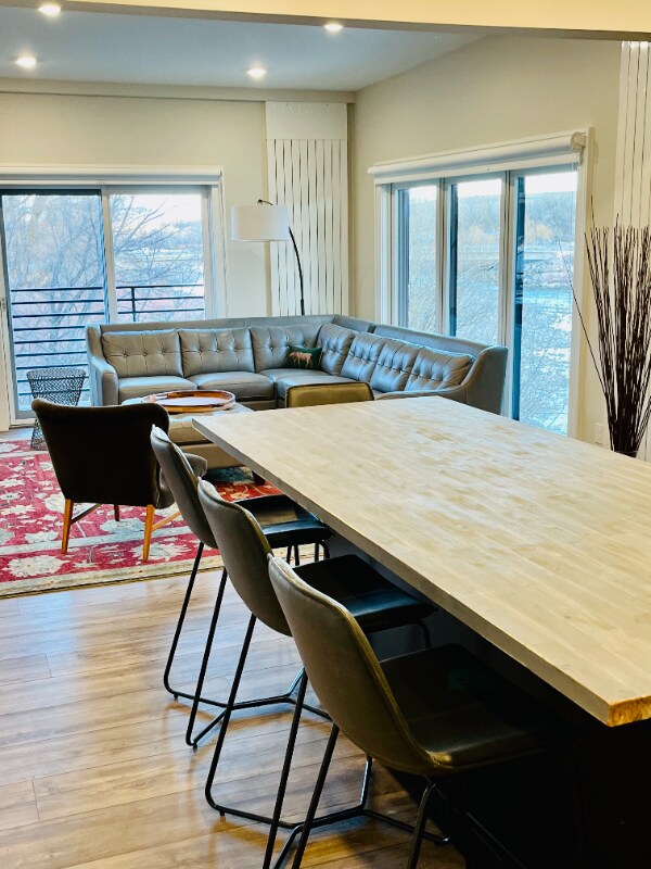 Building Photo - 1001 River Dr