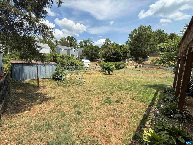 Building Photo - 913 Druid Ave