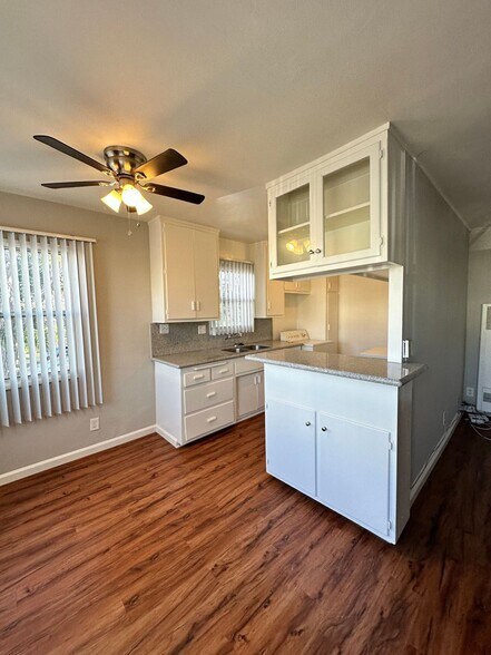 Building Photo - 4640 E 4th St