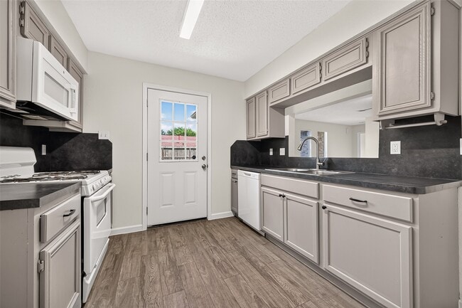 Building Photo - 7407 Cortes Dr