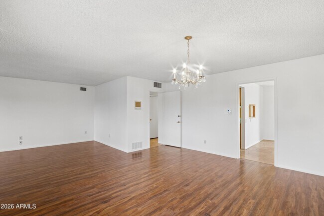 Building Photo - 1014 E Balboa Cir