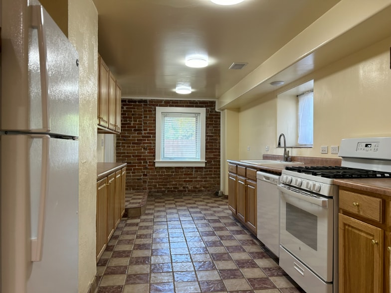 Building Photo - 1449 S University Blvd