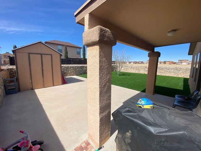 Building Photo - East El Paso 3 bed Refrig A/C next to Park!