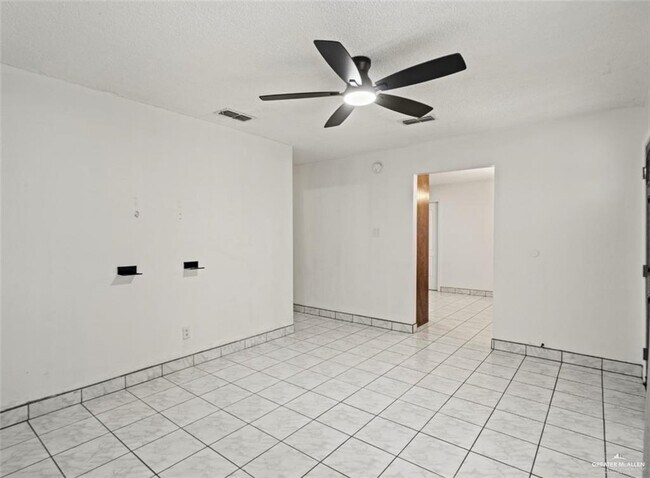 Building Photo - 27 E Peter St