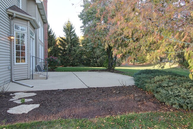 Building Photo - 26025 Whispering Woods Cir