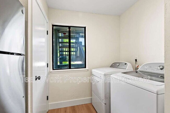 Building Photo - 8483 Yadkin Cir