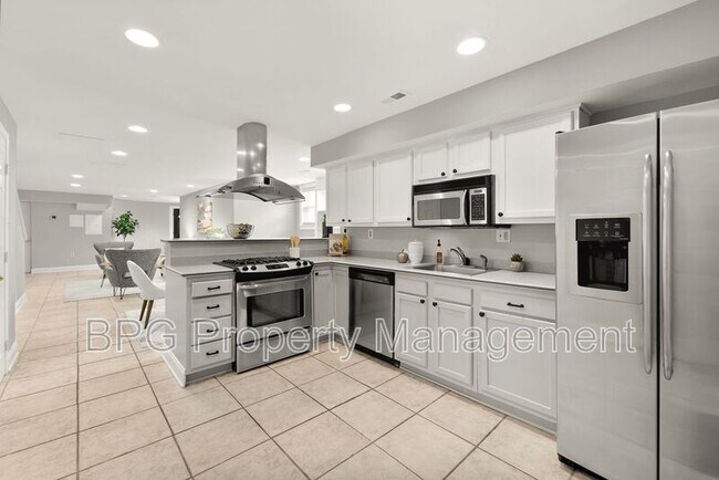 Building Photo - 1819 1st St NW