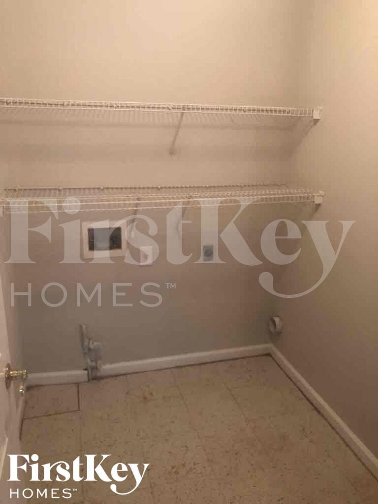 Building Photo - 319 Hills Point Rd