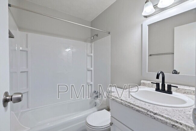 Building Photo - 3027 Rotunda Ct S