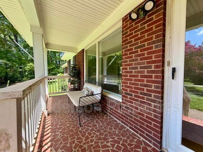 Building Photo - 6801 Woodland Cres