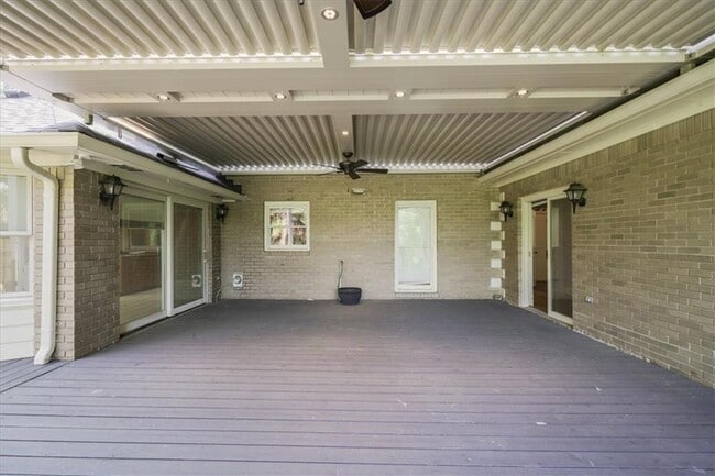 Building Photo - 2850 Cravey Dr NE