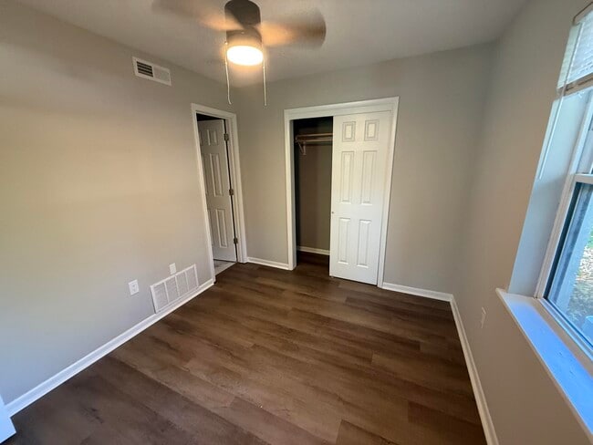 Building Photo - 213 N Ann St