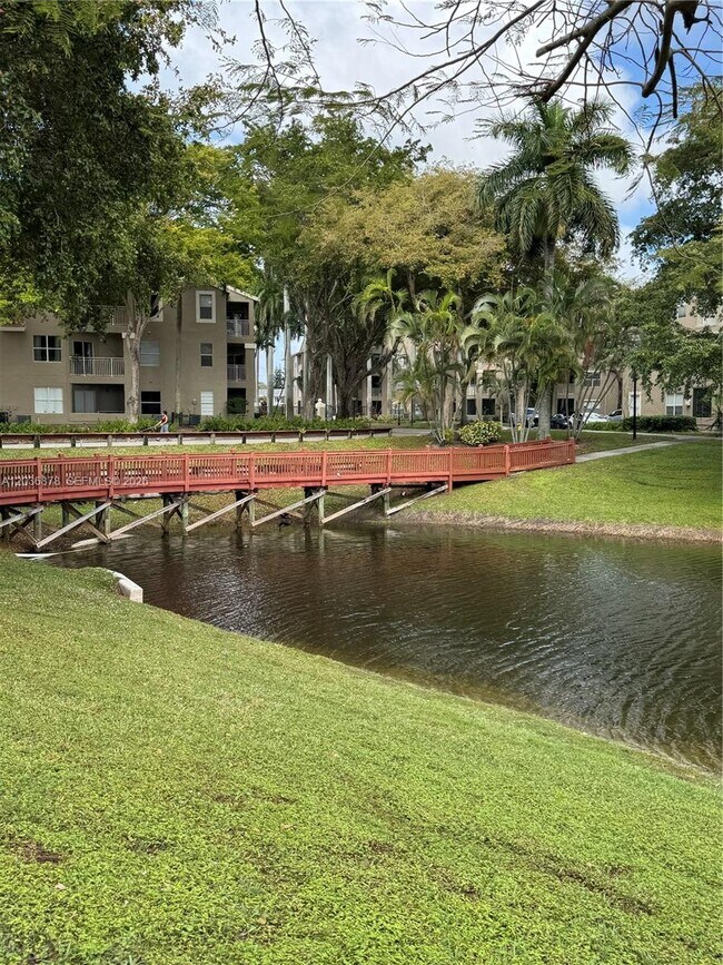 Building Photo - 1825 Palm Cove Blvd