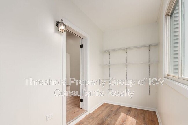 Building Photo - 865 Old Leonard Ave