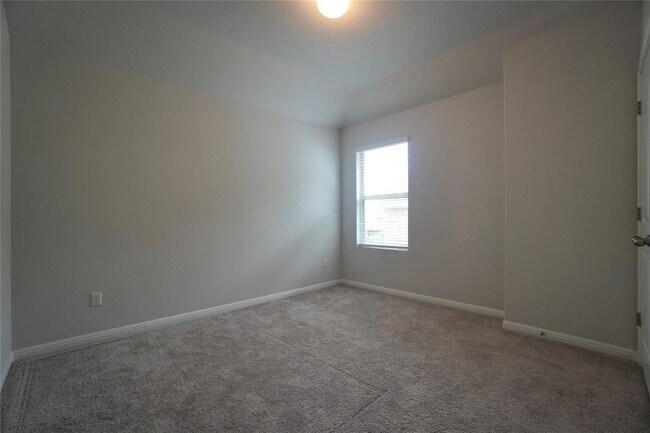 Building Photo - 2513 Danbury Ln