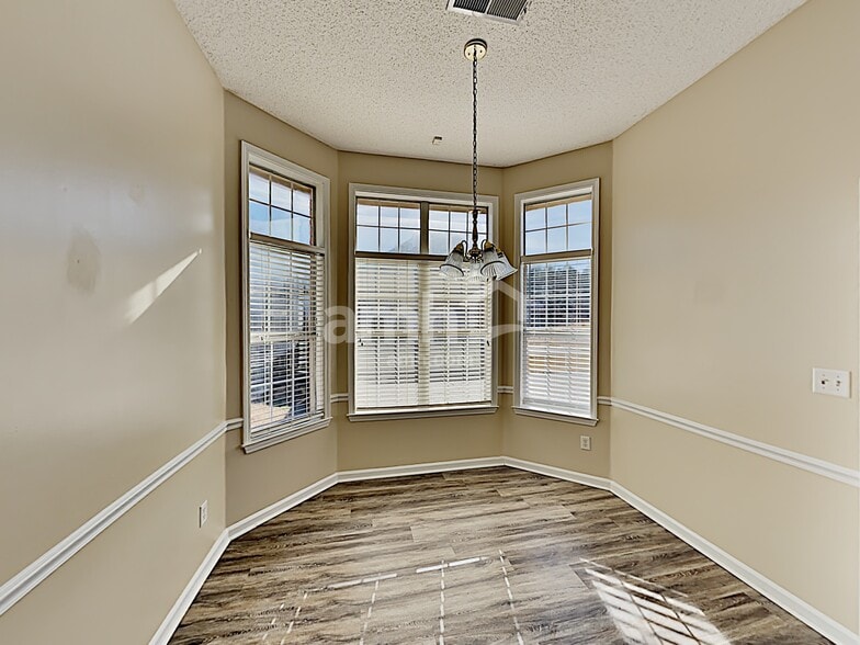 Building Photo - 4946 Rivercrest Ln
