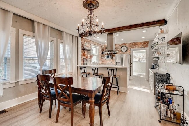 Building Photo - High End Remodel Near RiNo