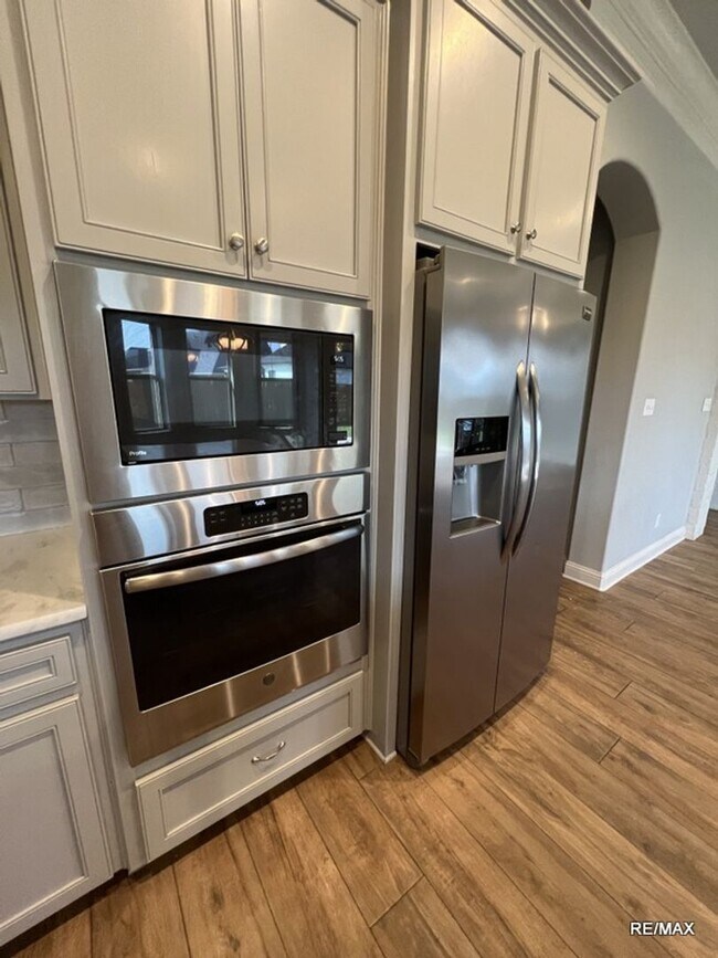 Building Photo - EXQUISITE HOME IN ST. CHARLES COURT OF NOR...
