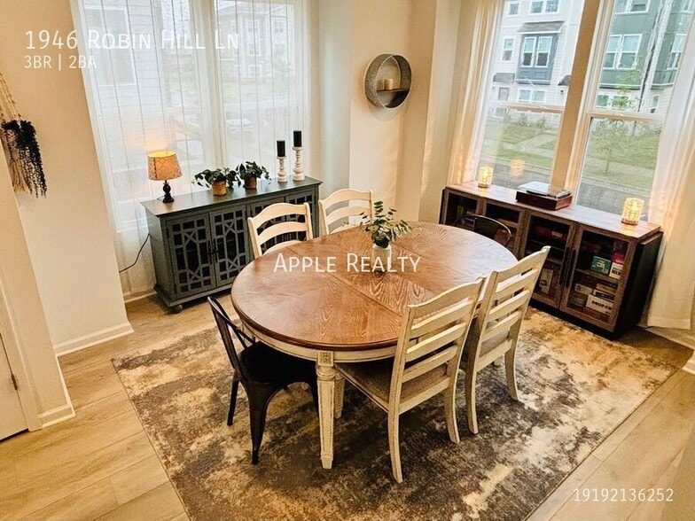 Building Photo - 1946 Robin Hill Ln