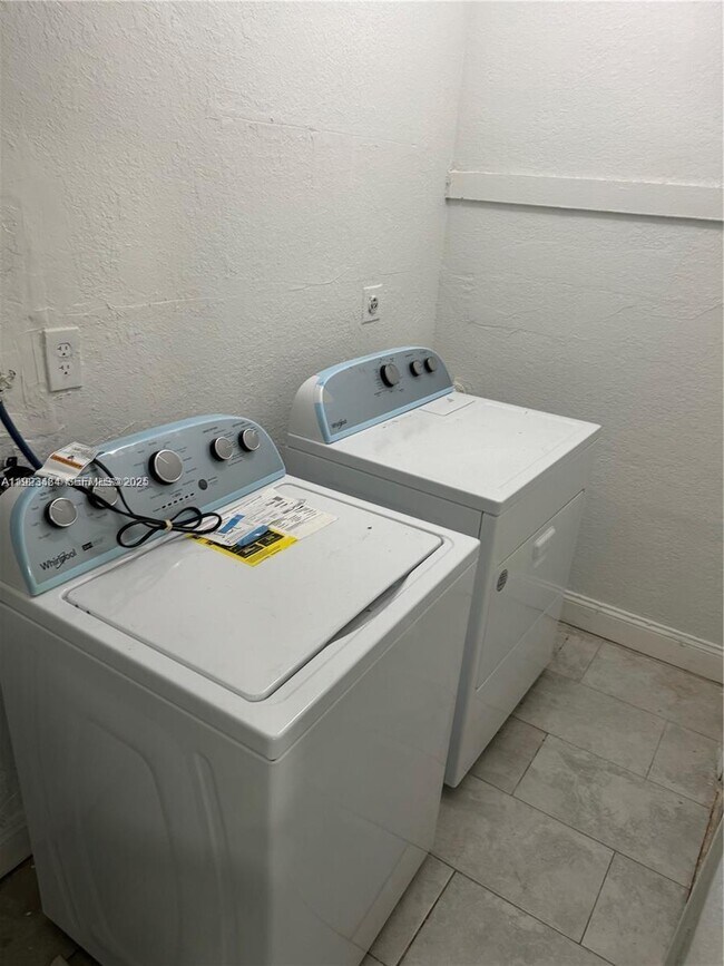 Building Photo - 1429 NE 118th Terrace