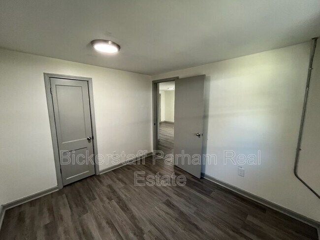 Building Photo - 1009 1st Pl S