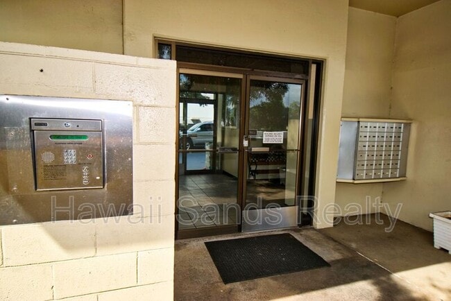 Building Photo - 1040 Kinau St