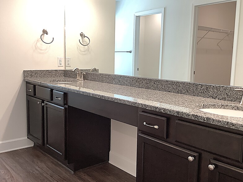 Building Photo - 4540 Reisswood Loop