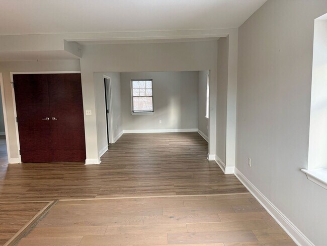 Building Photo - 52 Imlay St