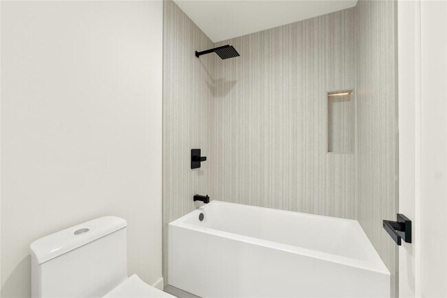 Building Photo - 620 Bermuda St