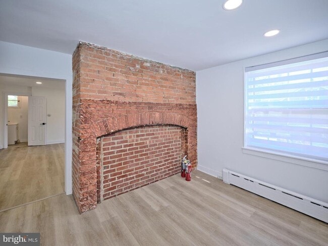 Building Photo - 14 W Bridge St