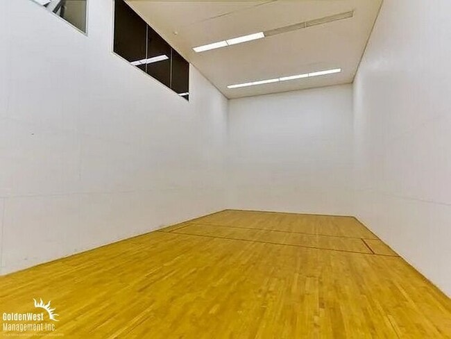 Building Photo - Modern Unfurnished Studio in the Heart of San Diego!