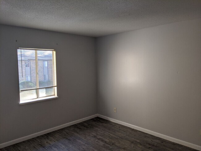 Building Photo - 2812 Georgetown Dr