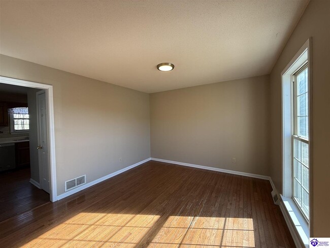 Building Photo - 110 Brendenwood Ct